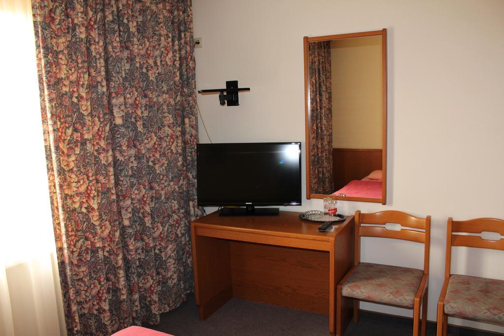 Hotel De Foetz Екстериор снимка